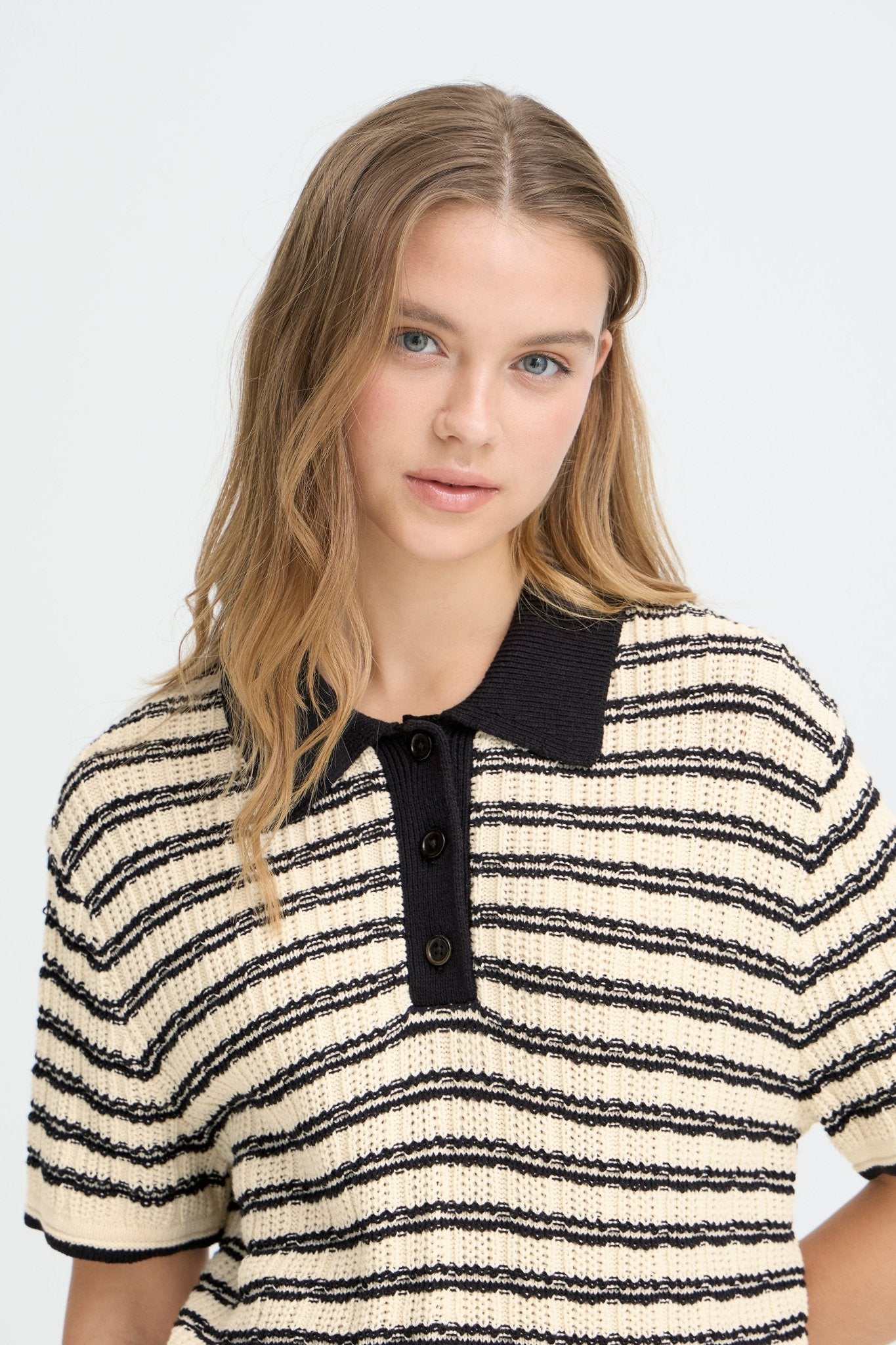 Strickpoloshirt mit Streifen in Schwarz Natur - Blossom Hair & Fashion