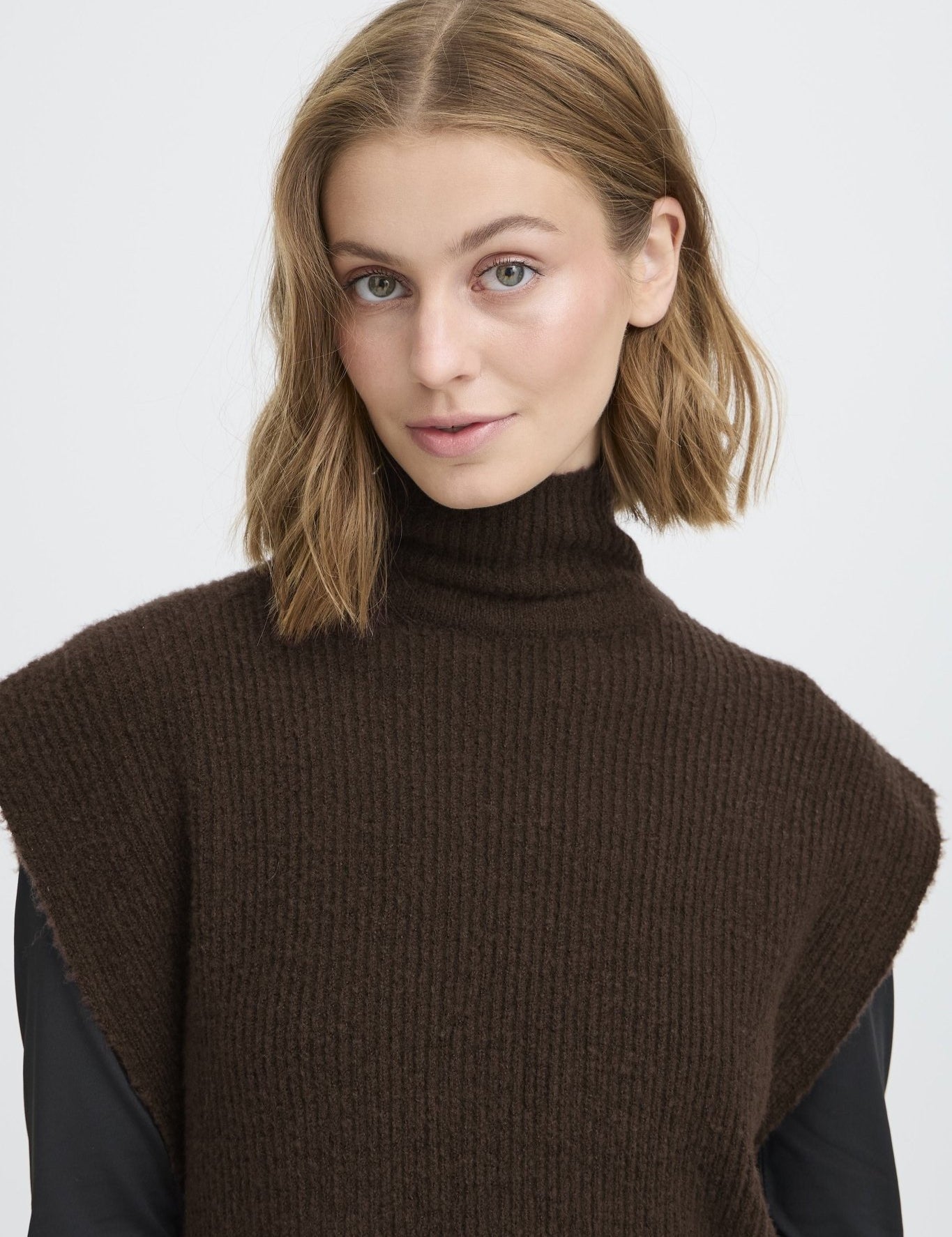Strickponcho braun mit Rollkragen - Blossom Hair & Fashion