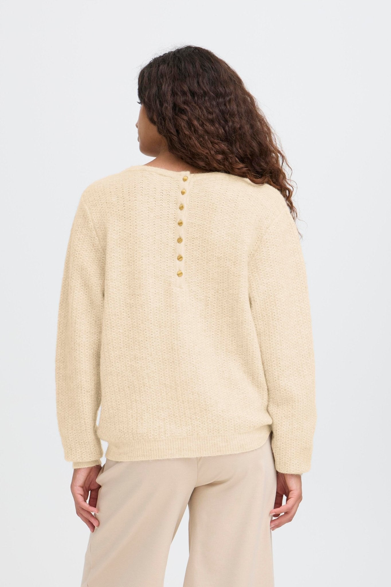 Strickpullover Beige mit Knopfleiste hinten - Blossom Hair & Fashion