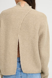 Strickpullover langarm mit Rückendetail in Beige - Blossom Hair & Fashion