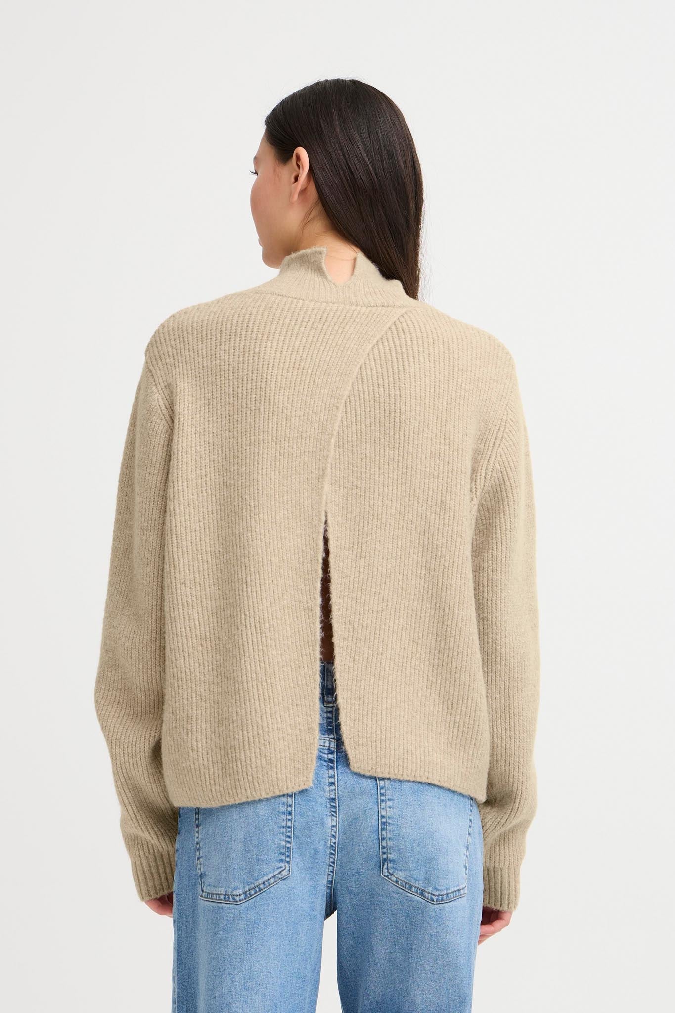 Strickpullover langarm mit Rückendetail in Beige - Blossom Hair & Fashion