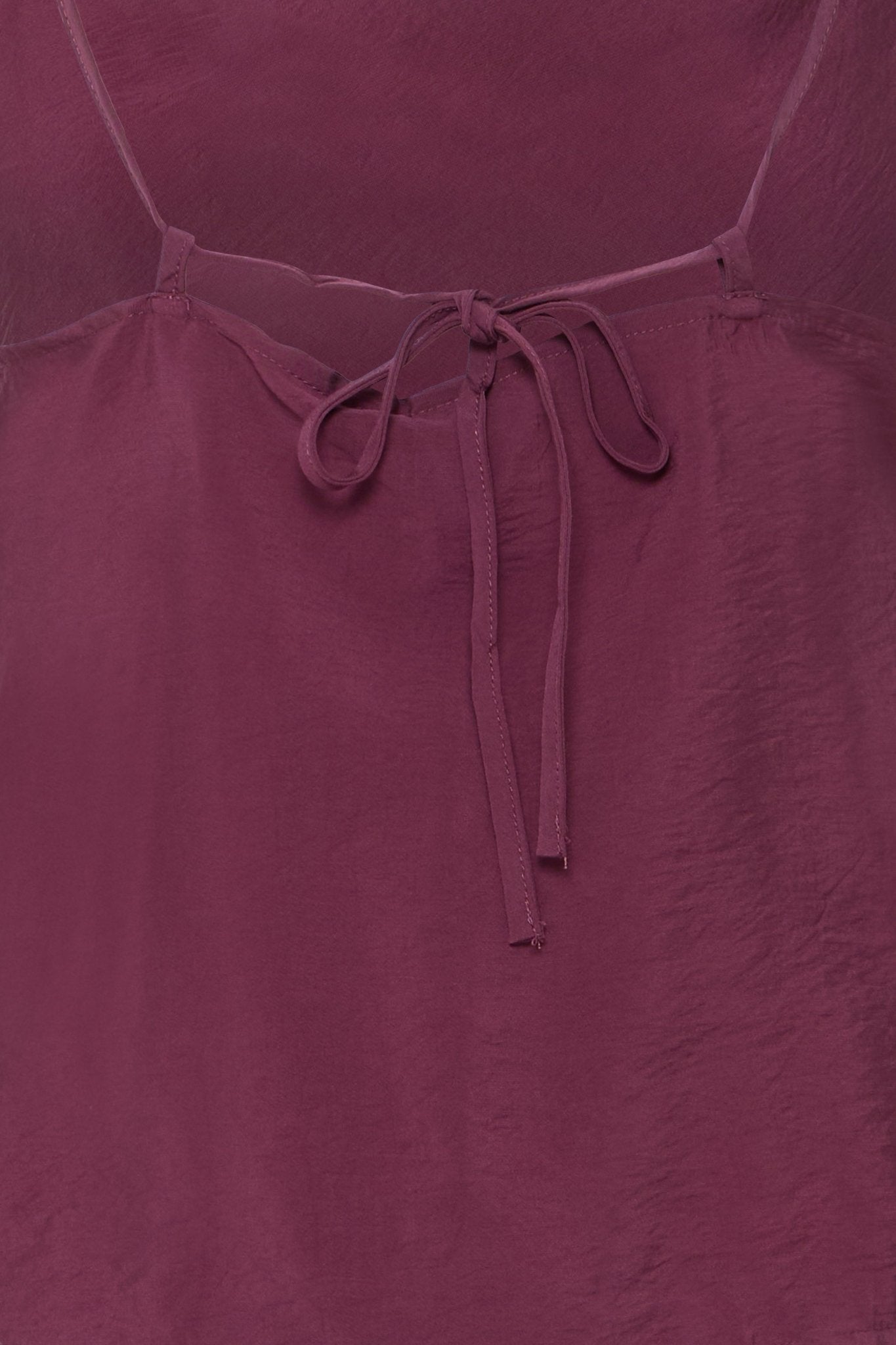 Top mit Spaghettiträgern in Hellblau oder Rot - Blossom Hair & Fashion