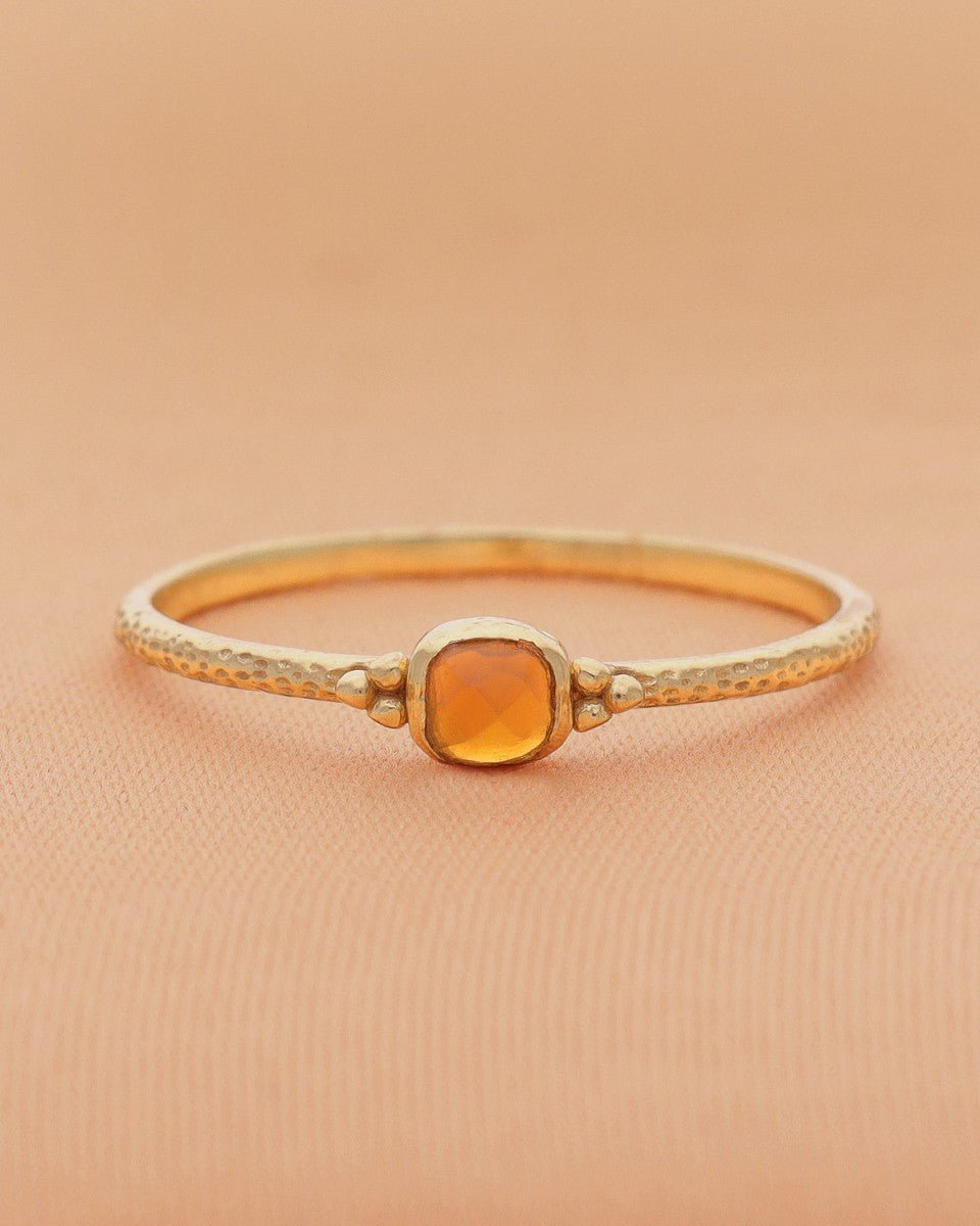 Vergoldeter Ring mit rotem Achat – Zeitlose Eleganz für Damen - Blossom Hair & Fashion