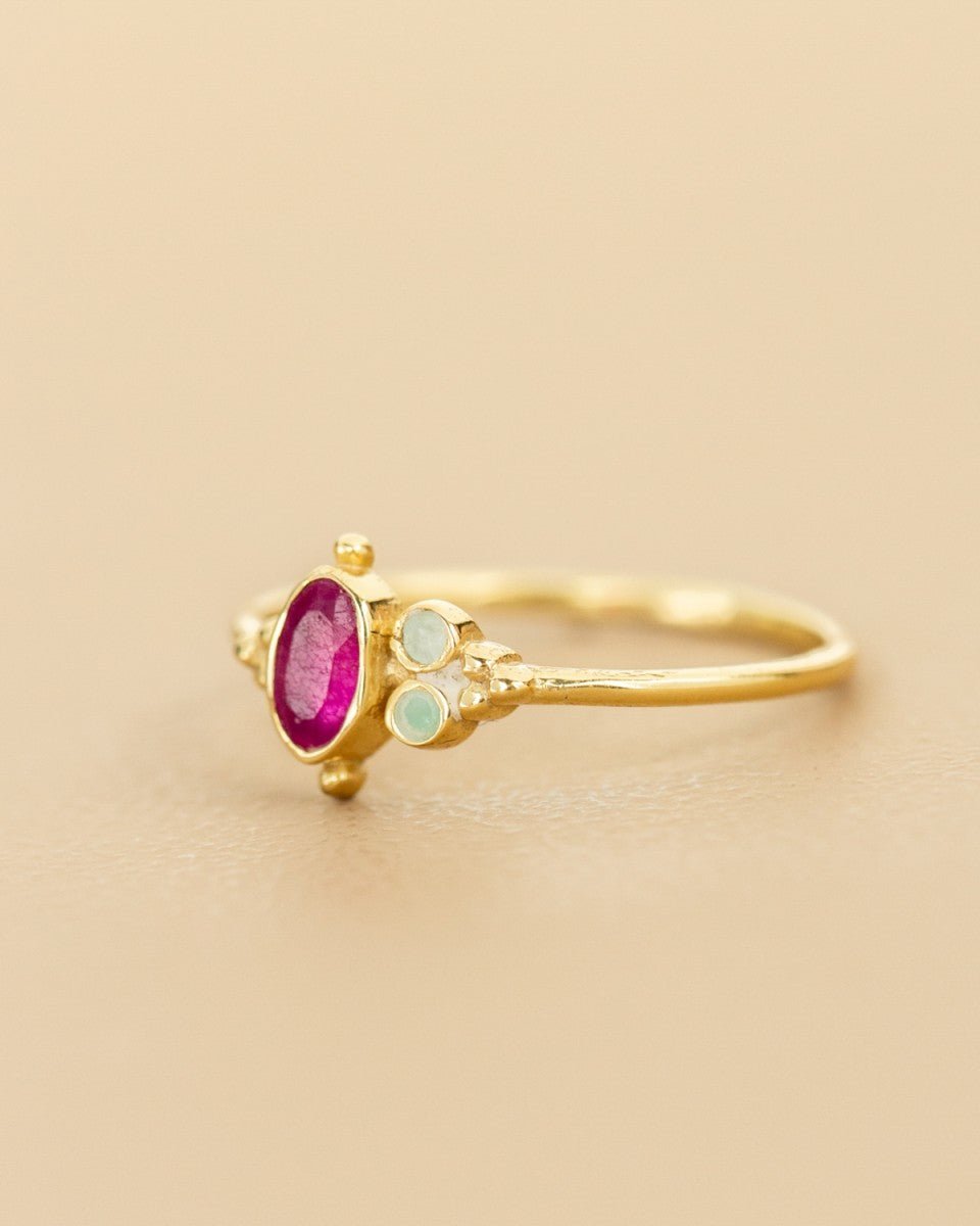 Vergoldeter Ring mit Rubin und mintfarbenen Details - Blossom Hair & Fashion