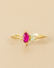 Vergoldeter Ring mit Rubin und mintfarbenen Details - Blossom Hair & Fashion