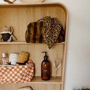 VIC Kulturbeutel mit gestreiftem Design in Cumin - Blossom Hair & Fashion