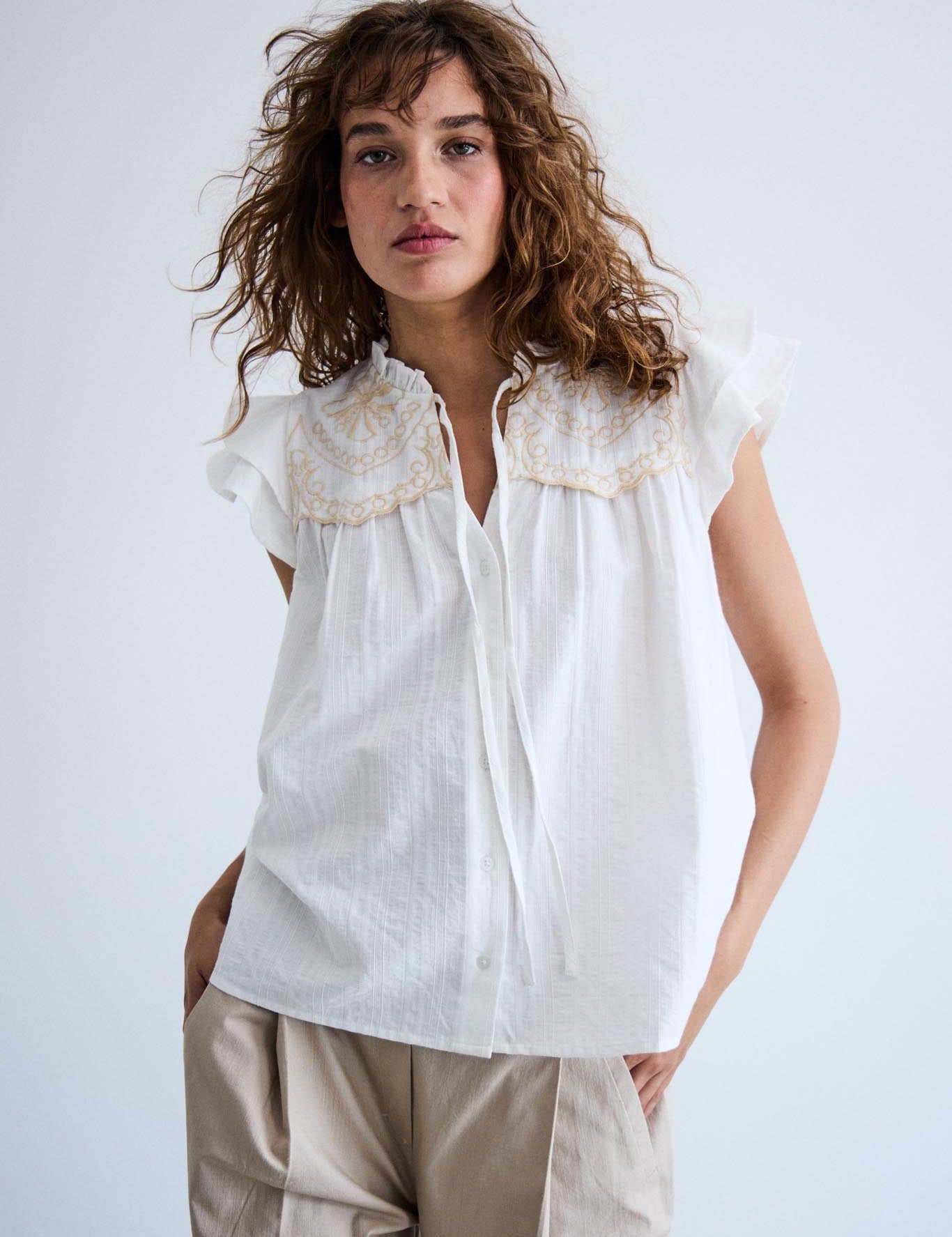 Weiße Bluse aus Baumwolle mit Stickereien – Feminine Eleganz für jeden Tag - Blossom Hair & Fashion