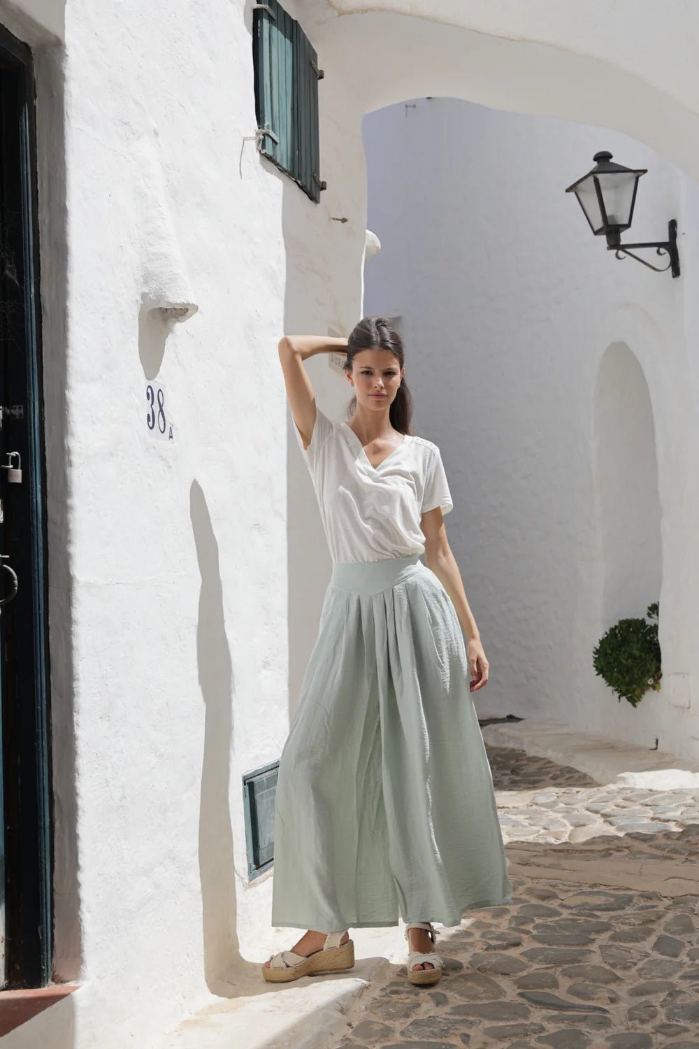 Weißes Baumwollshirt mit Spitze für Damen – Sommerlicher Chic - Blossom Hair & Fashion