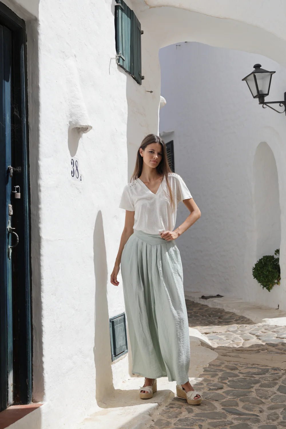 Weißes Baumwollshirt mit Spitze für Damen – Sommerlicher Chic - Blossom Hair & Fashion