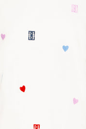 Weißes T Shirt mit bunter Stickerei und Herzmotiven - Blossom Hair & Fashion