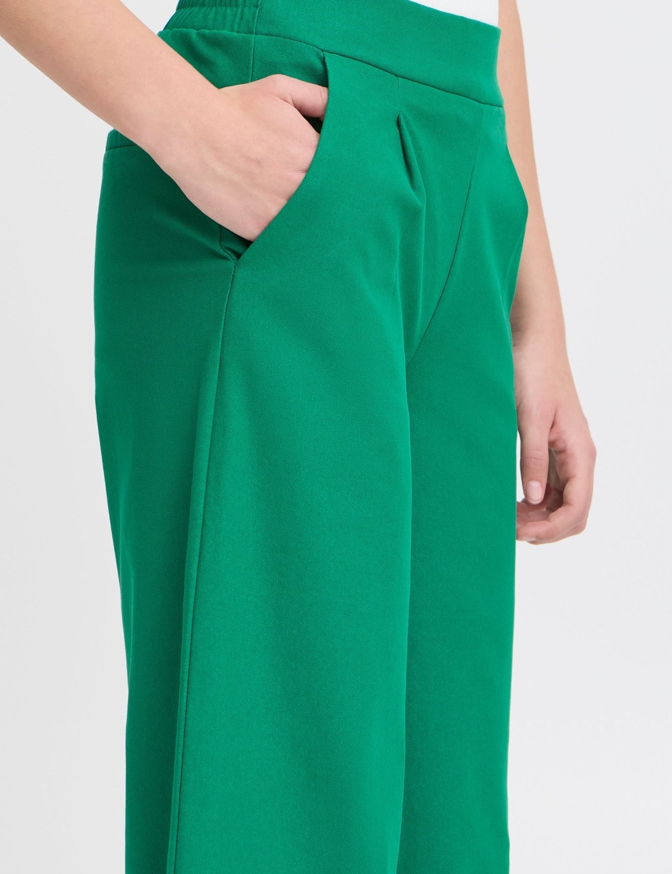 Weit geschnittene grüne Hose mit High - Waist - Blossom Hair & Fashion