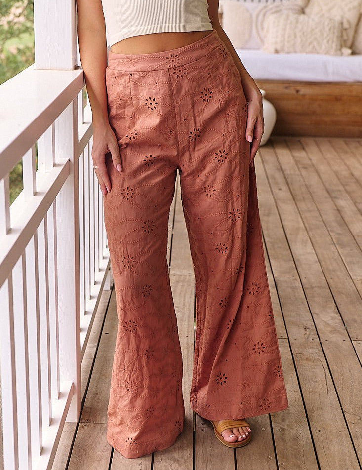 Weite Baumwollhose mit Stickerei – Boho - Chic für den Sommer - Blossom Hair & Fashion