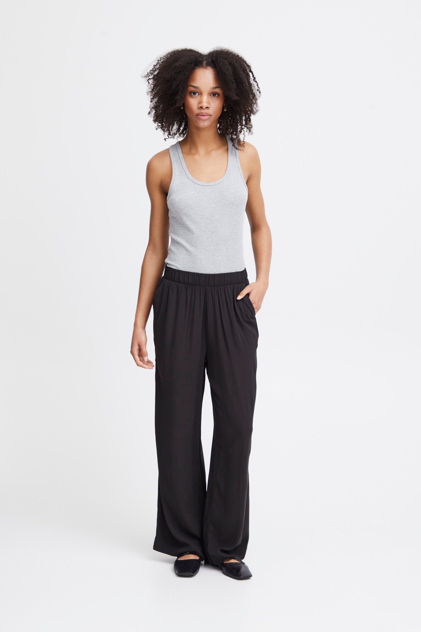 Weite Damenhose mit Gummibund in verschiedenen Farben - Blossom Hair & Fashion