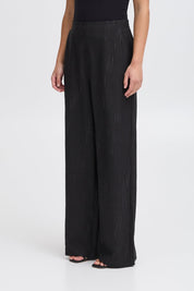 Weite Hose in Schwarz mit feiner Struktur - Blossom Hair & Fashion