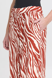 Weite Hose mit Animalprint und elastischem Bund - Blossom Hair & Fashion
