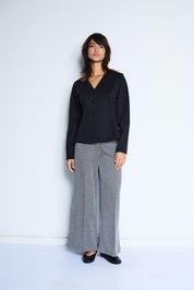 Weite Hose mit Diagonalstruktur in Schwarzgrau - Blossom Hair & Fashion