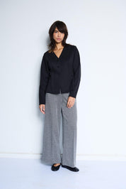 Weite Hose mit Diagonalstruktur in Schwarzgrau - Blossom Hair & Fashion