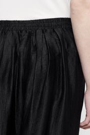 Weite Hose mit elastischem Bund in Schwarz - Blossom Hair & Fashion