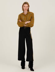 Weite Hose mit Seitenstreifen und Gürtel - Blossom Hair & Fashion