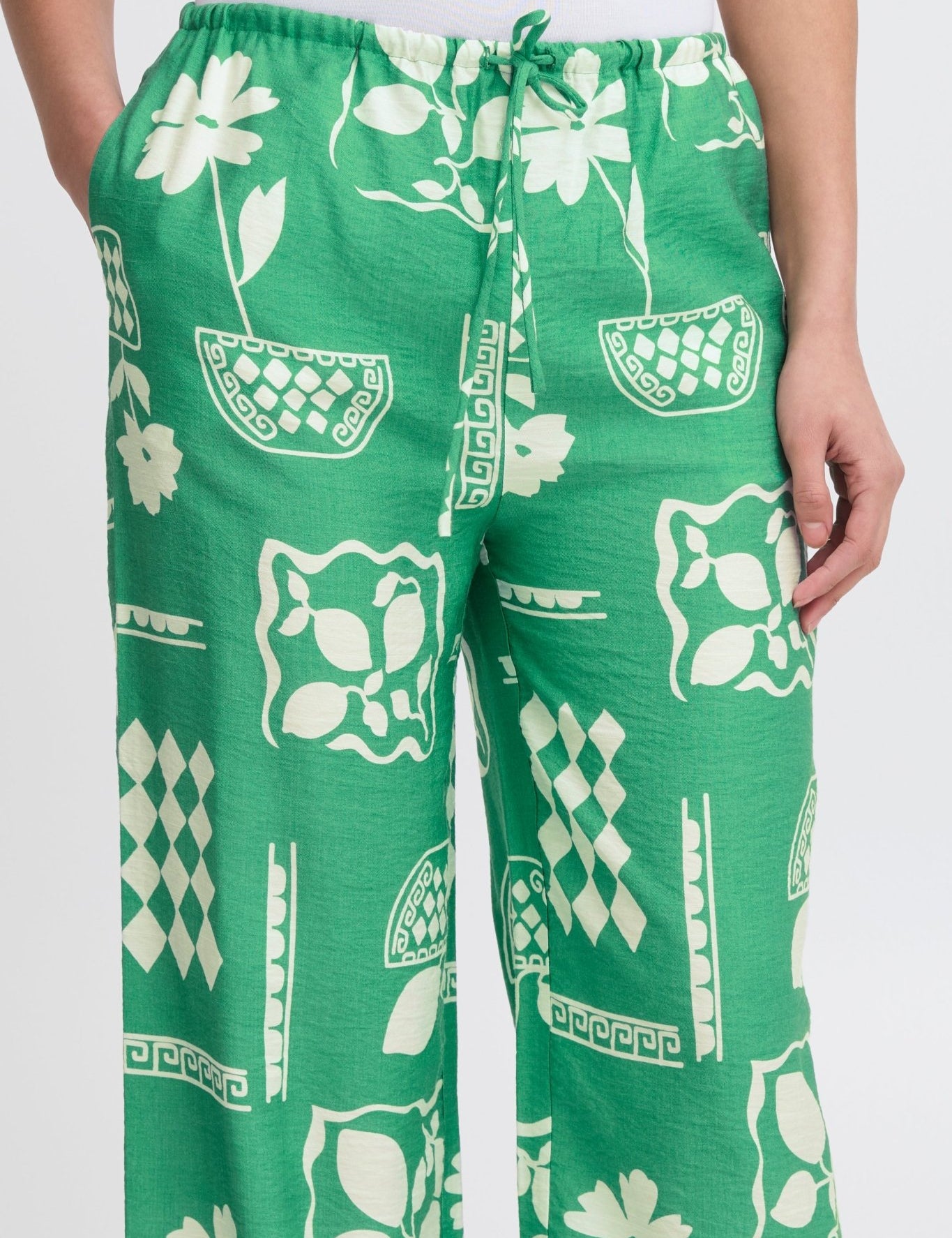Weite Sommerhose mit Retro - Print in Grün - Blossom Hair & Fashion