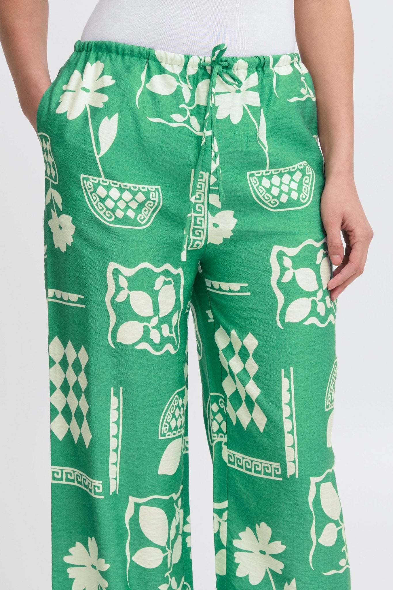 Weite Sommerhose mit Retro - Print in Grün - Blossom Hair & Fashion