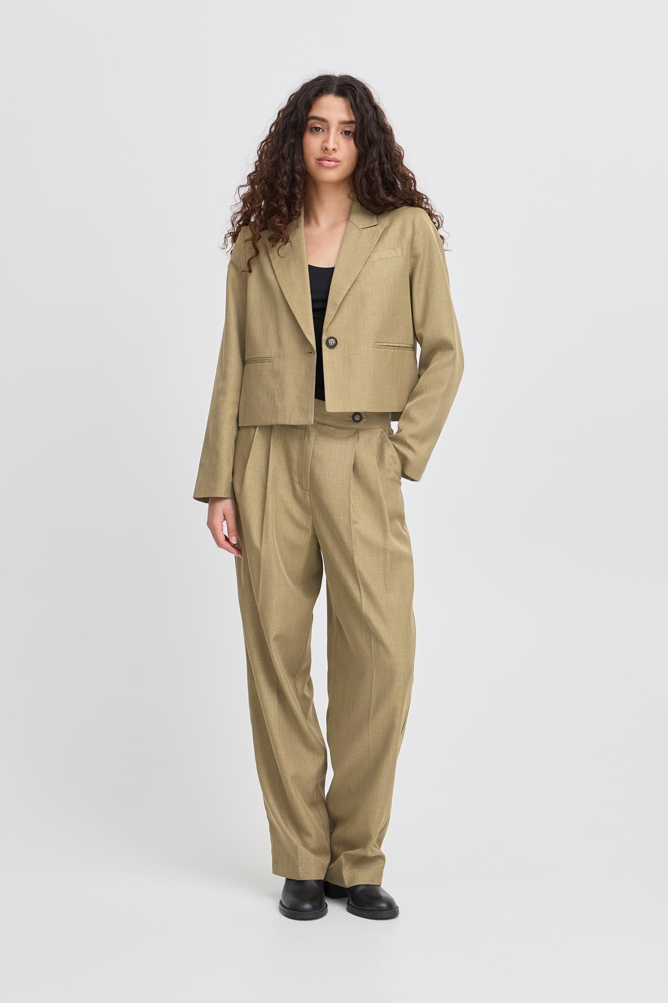 Weite Stoffhose mit Bundfalten in Khaki - Blossom Hair & Fashion