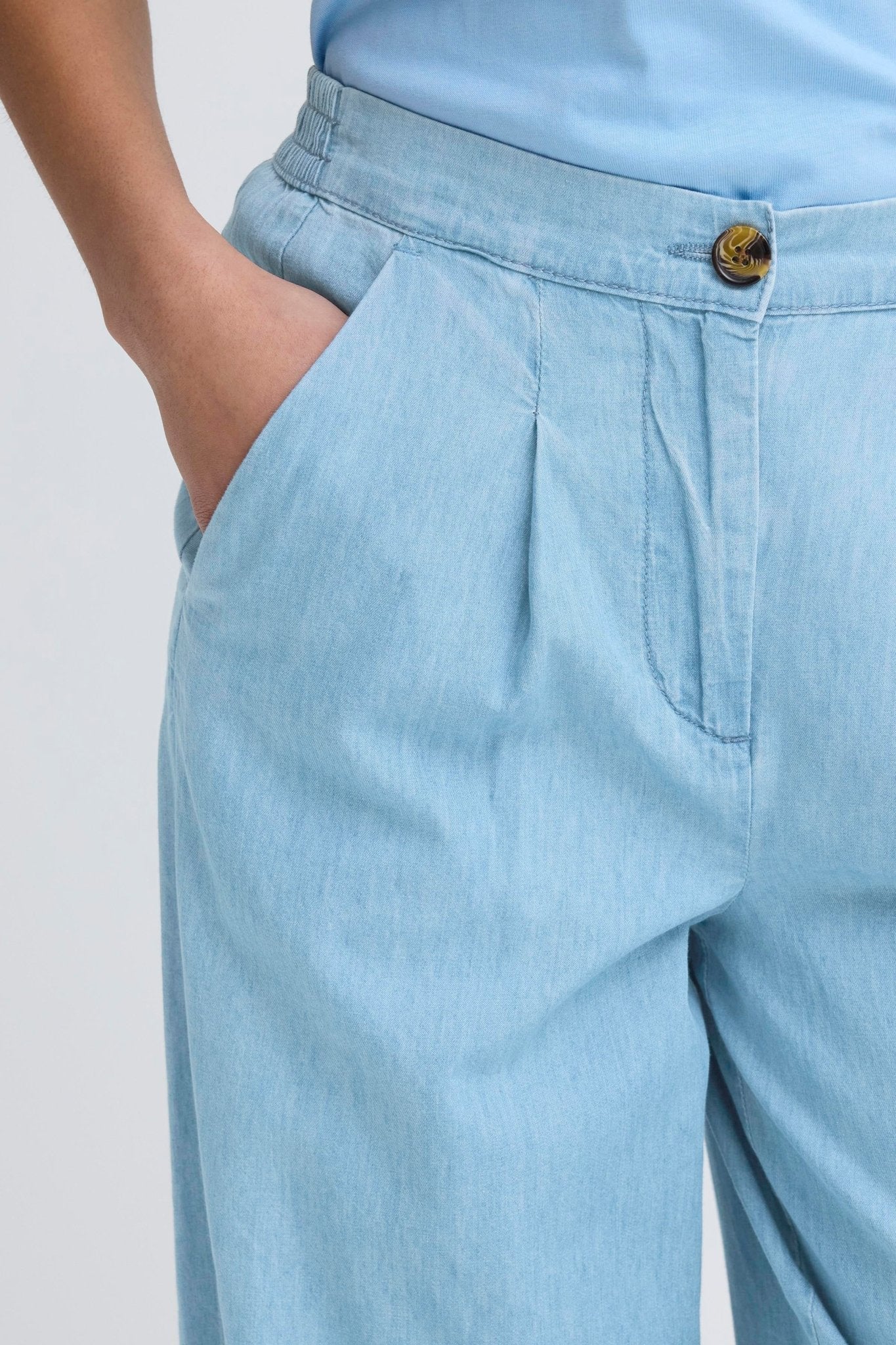 Wide Leg Hose in Hellblau mit Falten - Blossom Hair & Fashion