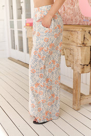Wide Leg Hose mit Blumenmuster und Spitzendetails - Blossom Hair & Fashion