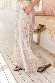 Wide Leg Hose mit Blumenmuster und Spitzendetails - Blossom Hair & Fashion