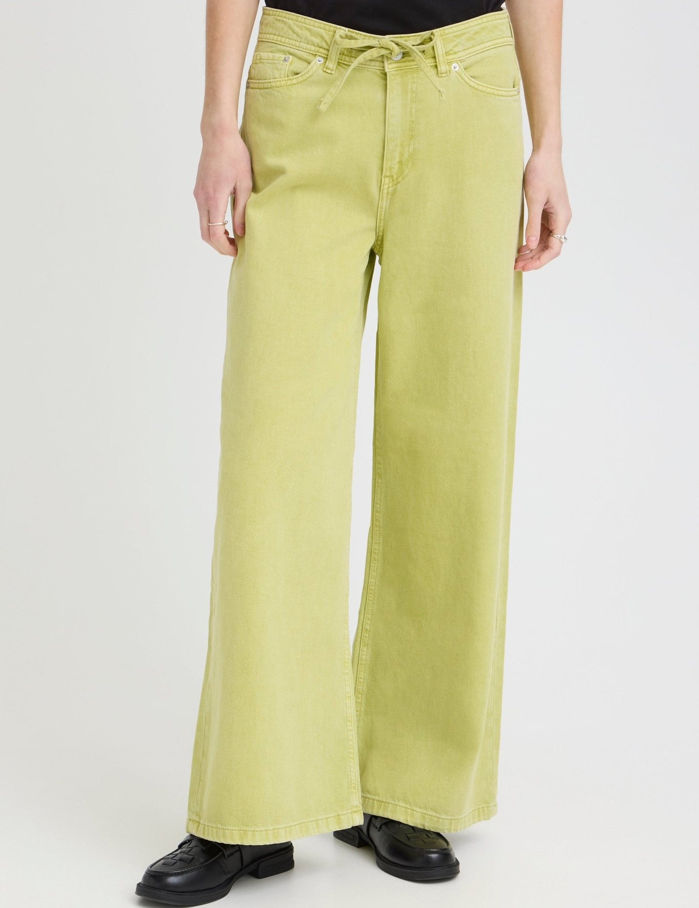 Wide Leg Jeans in Hellgrün aus 100% Baumwolle - Blossom Hair & Fashion